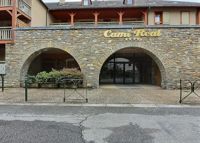 Superbe Avec Piscine Au Centre St Lary Village